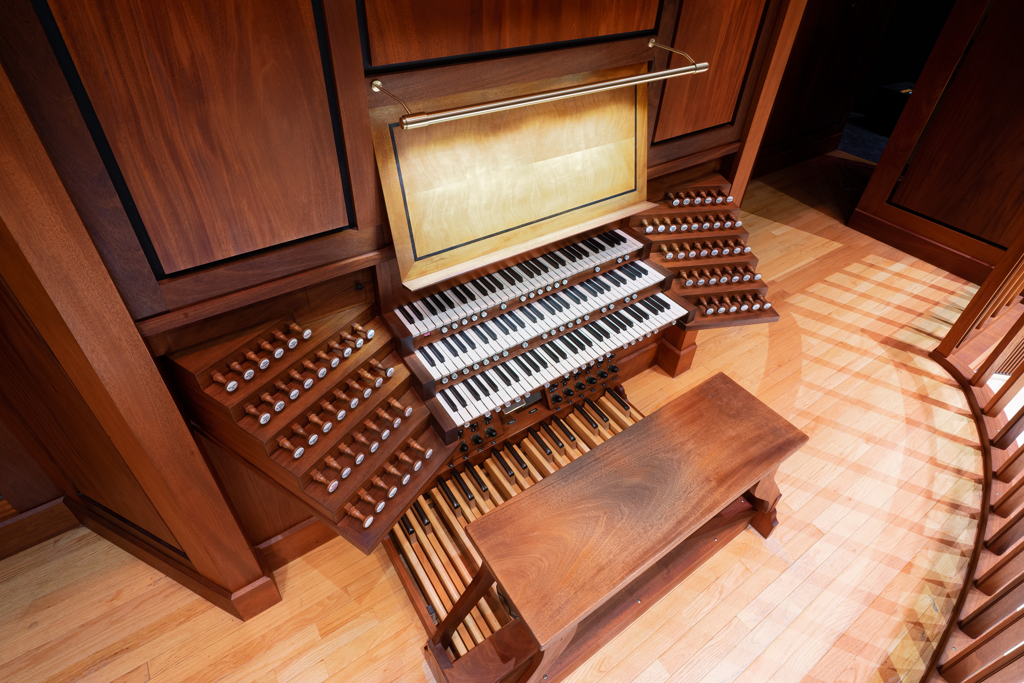 101-Console-1333x2000