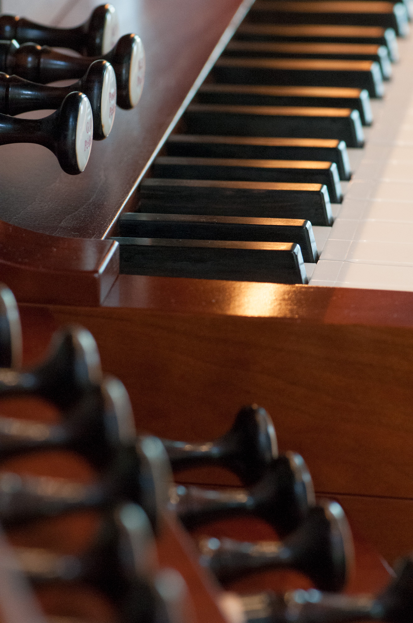 126-Console-Detail-2000x1328
