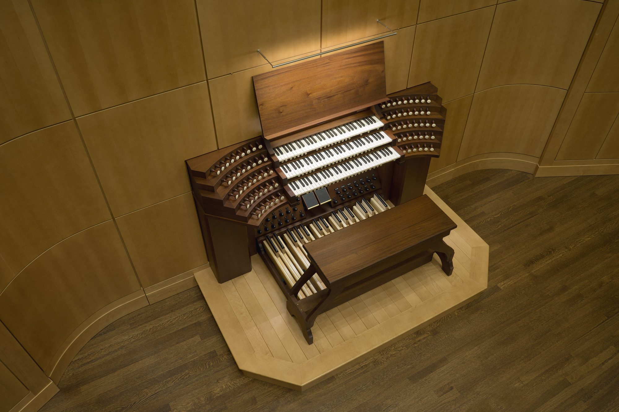140-Console-CC-1333x2000