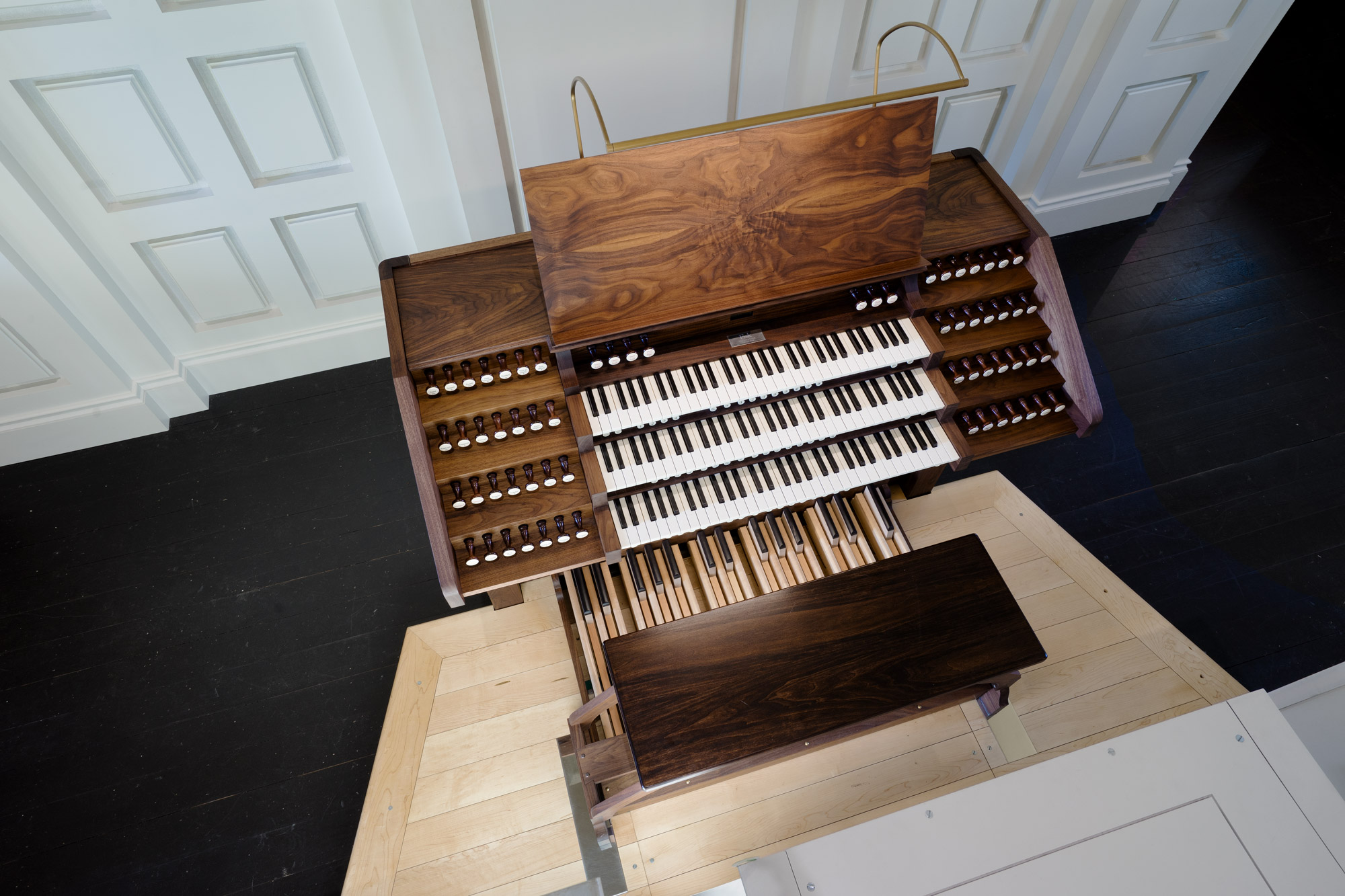 150-Console-1333x2000