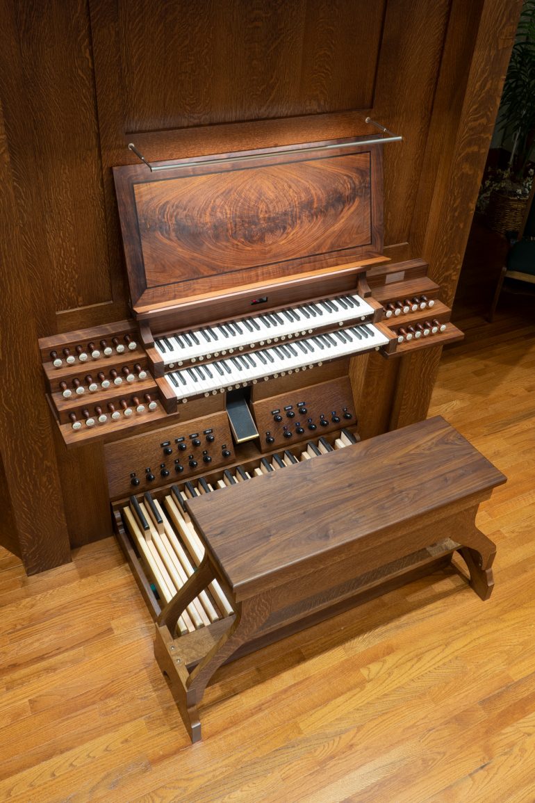 152-Console-2000x1333-770x1155