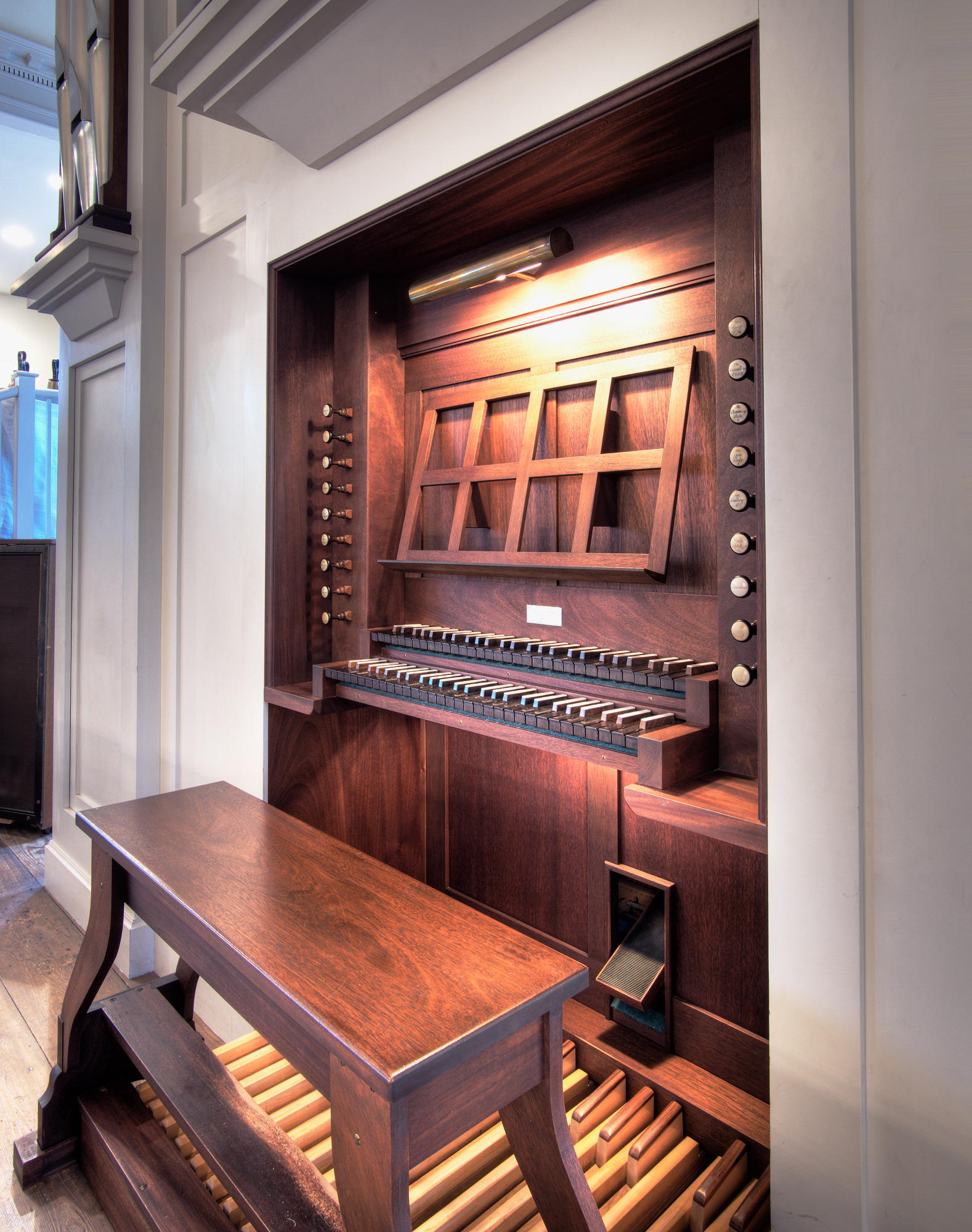 089-Console-2000x1578