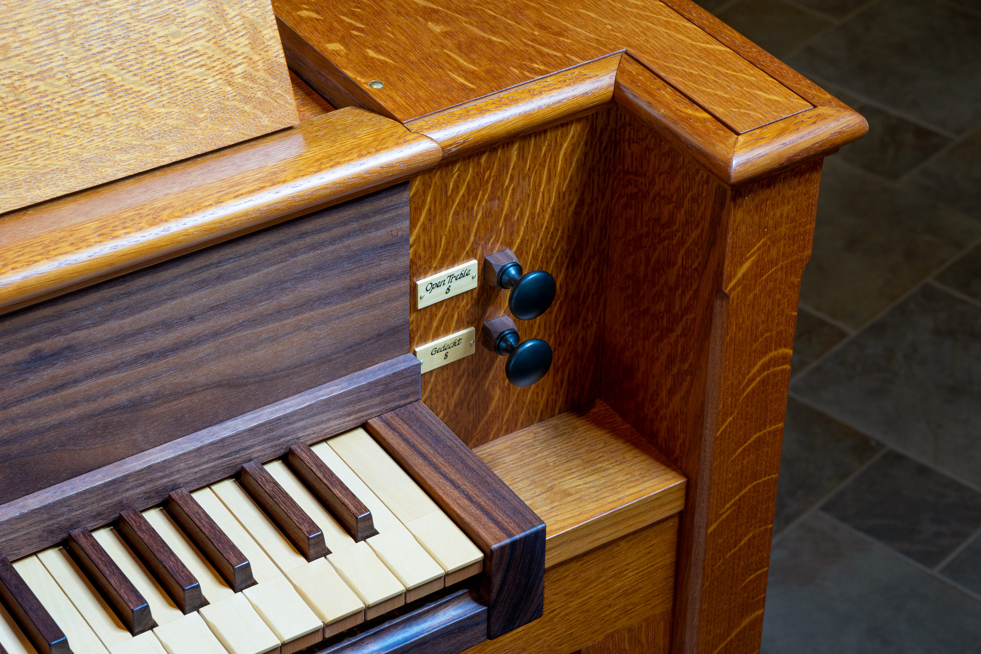 157-Console-CC-1333x2000