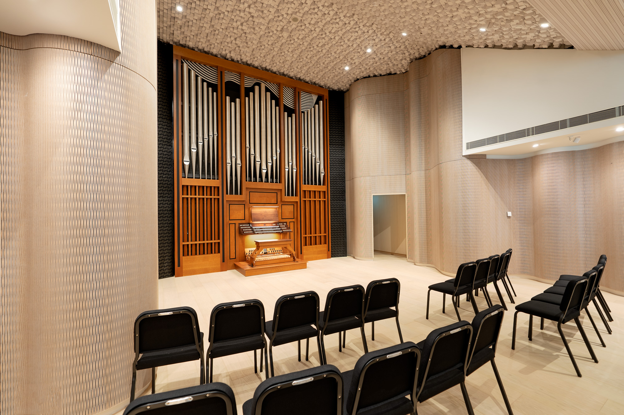 158-Wide-Room-1333x2000