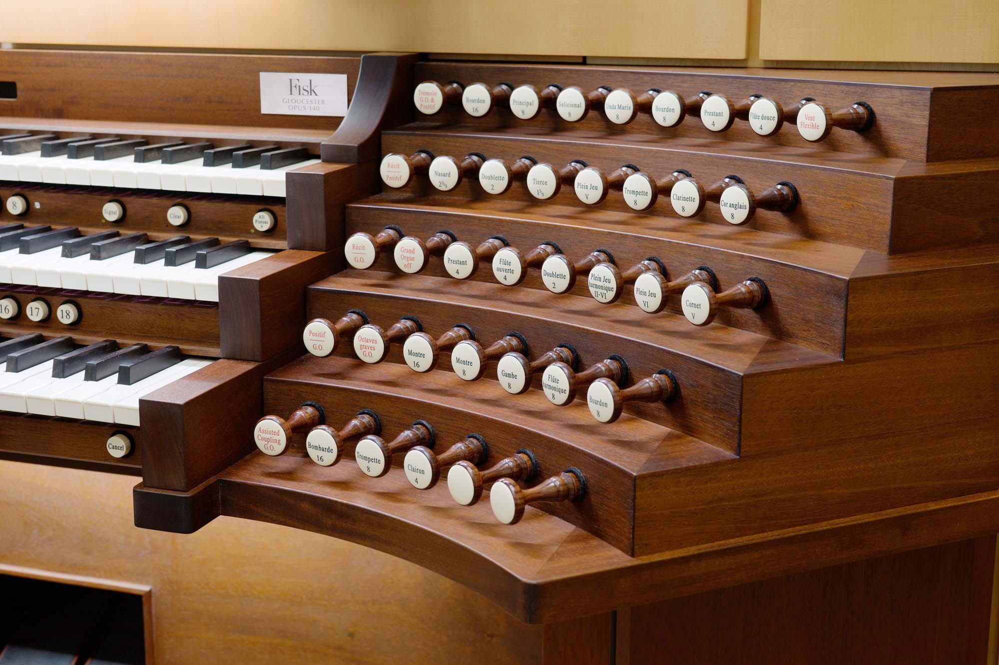 140-Console-Detail-1333x2000