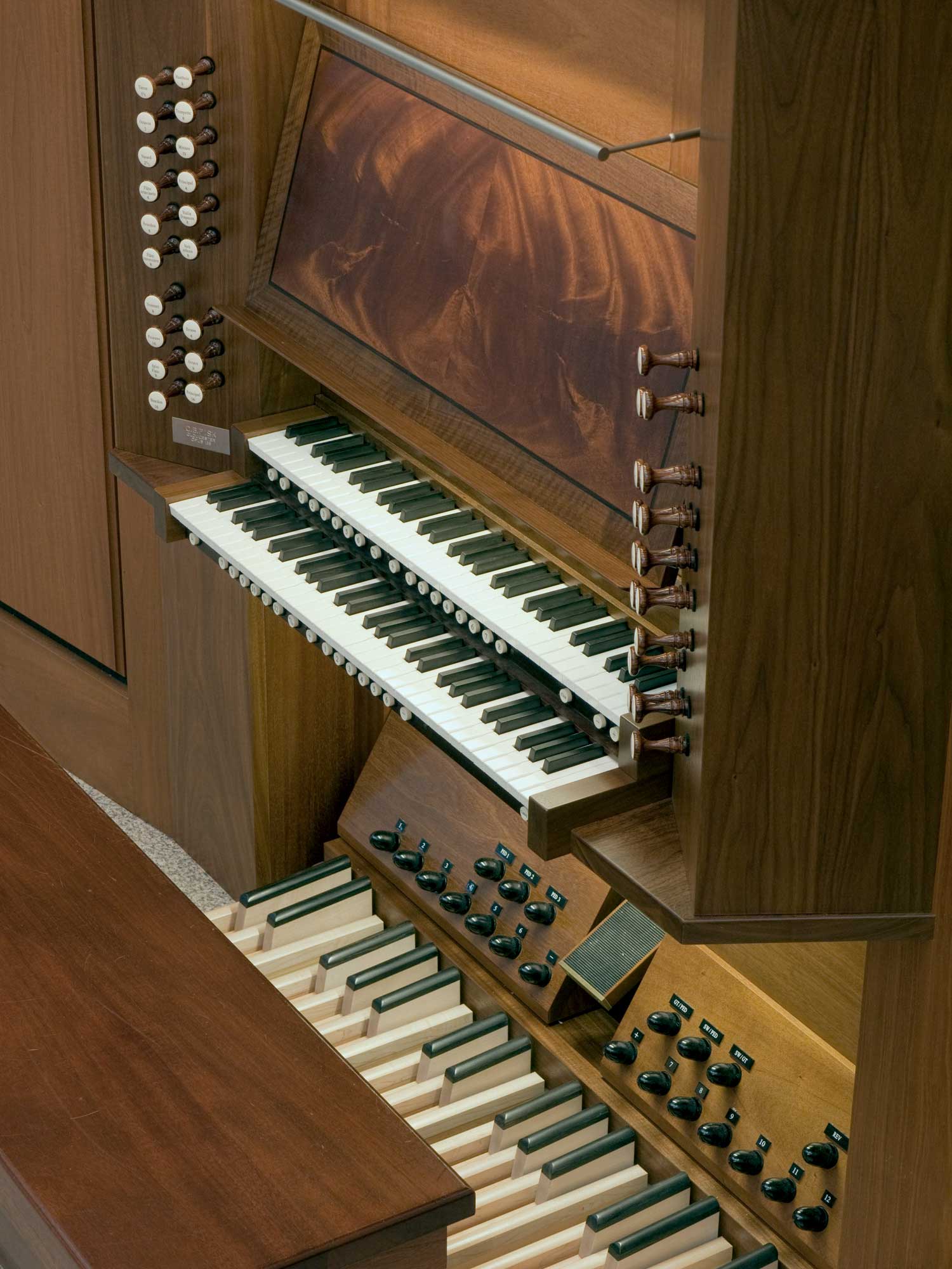 138-Console-2000x1500