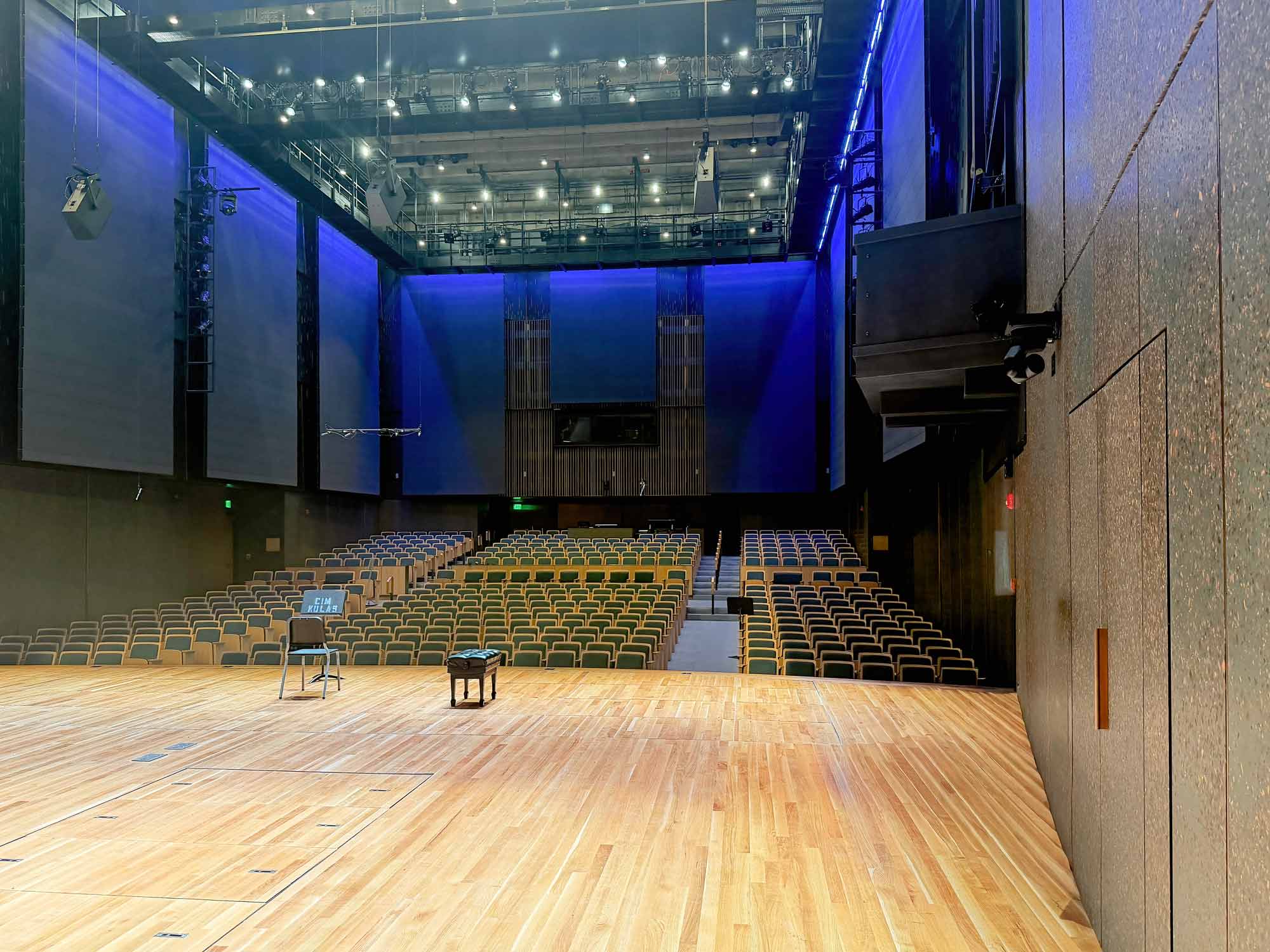172-Kulas-Seating-from-Stage1500x2000