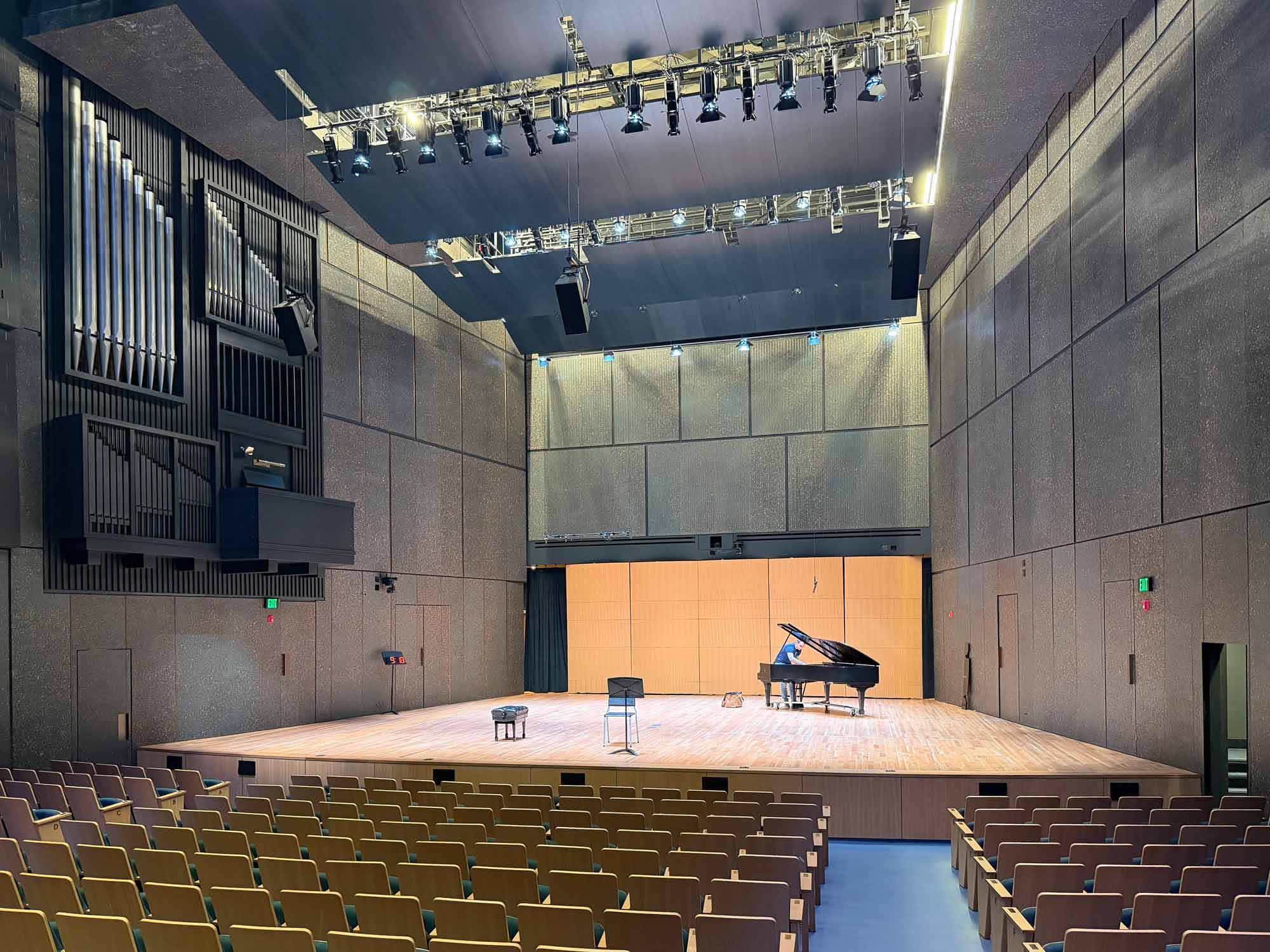 172-Kulas-Stage-from-Seating-1500x2000
